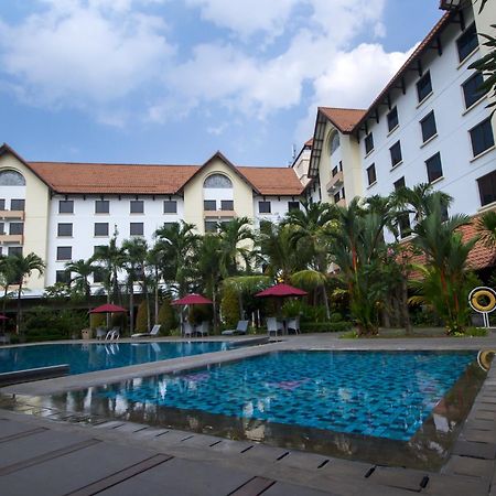 Hotel Santika Cirebon Exterior photo