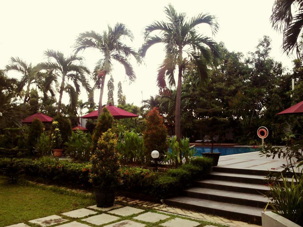 Hotel Santika Cirebon Exterior photo